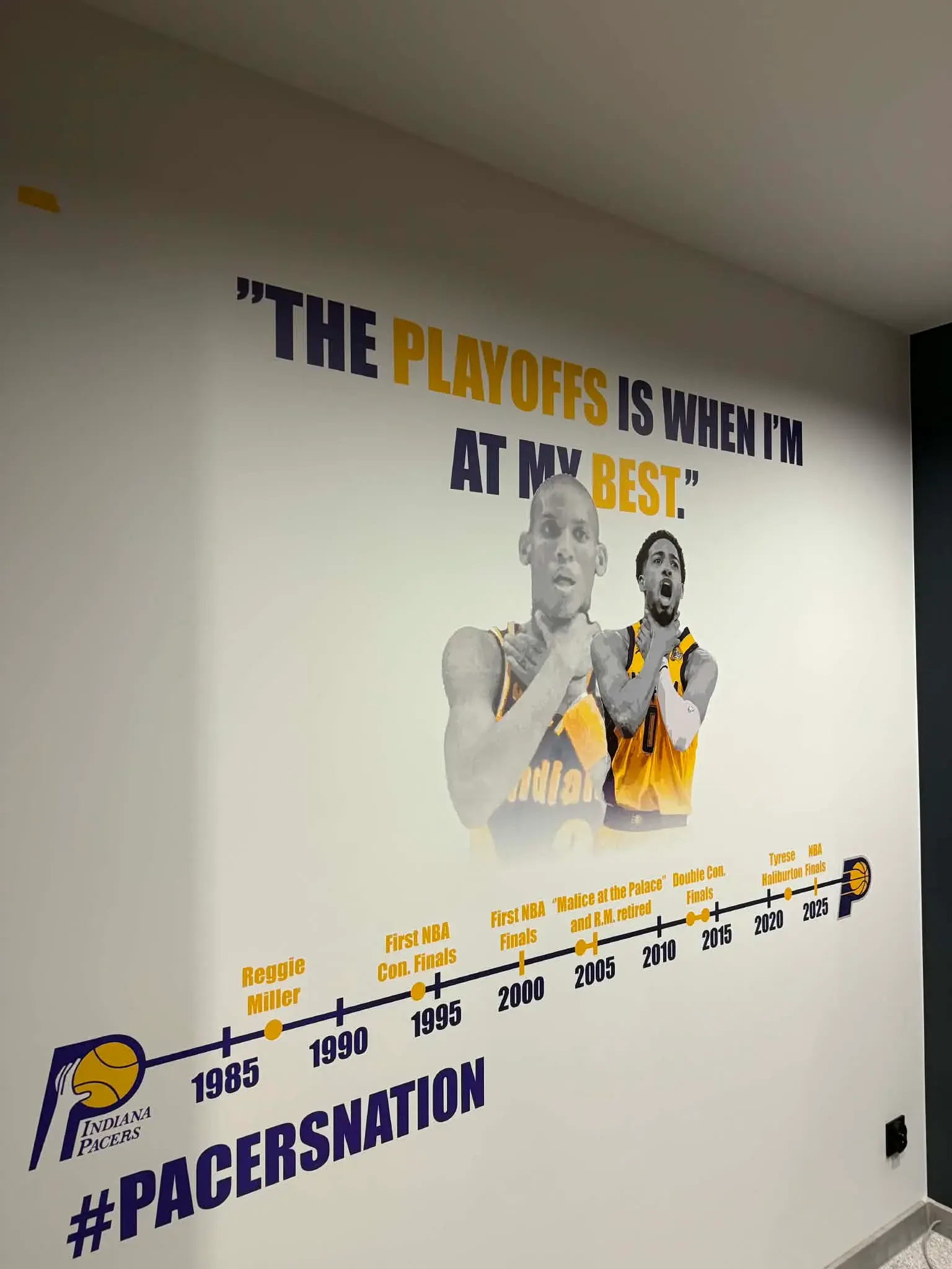 Grafika ścienna klubu Indiana Pacers z osią czasu historii klubu — zdjęcie 1 z 2